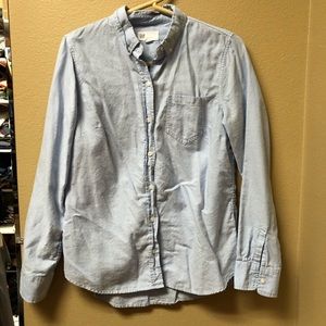 Gap button up size small